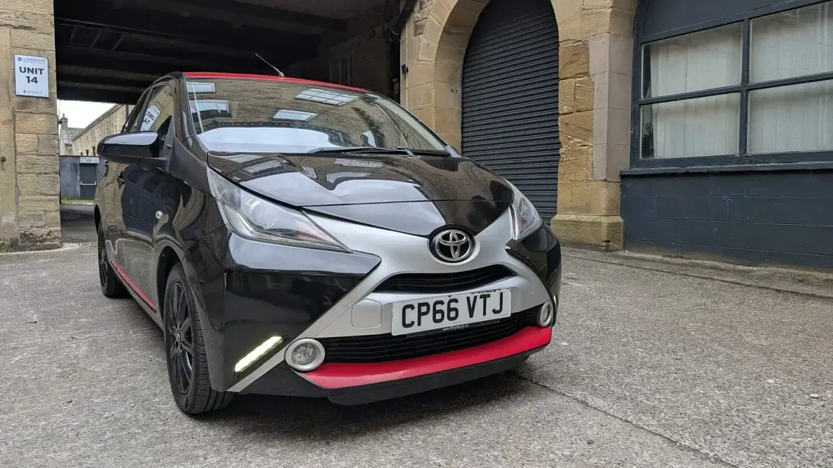 Begagnad Toyota Aygo x-press 68 HK (50 kW) 2017 Svart Halvkombi