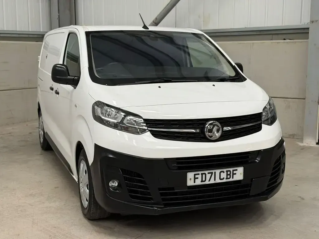 Used Vauxhall Vivaro 145 HP (106 kW) 2021 White MPV