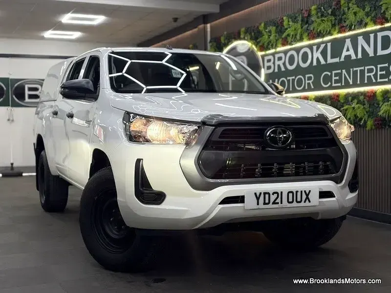 Used Toyota HiLux Active 150 HP (110 kW) 2021 White Pickup