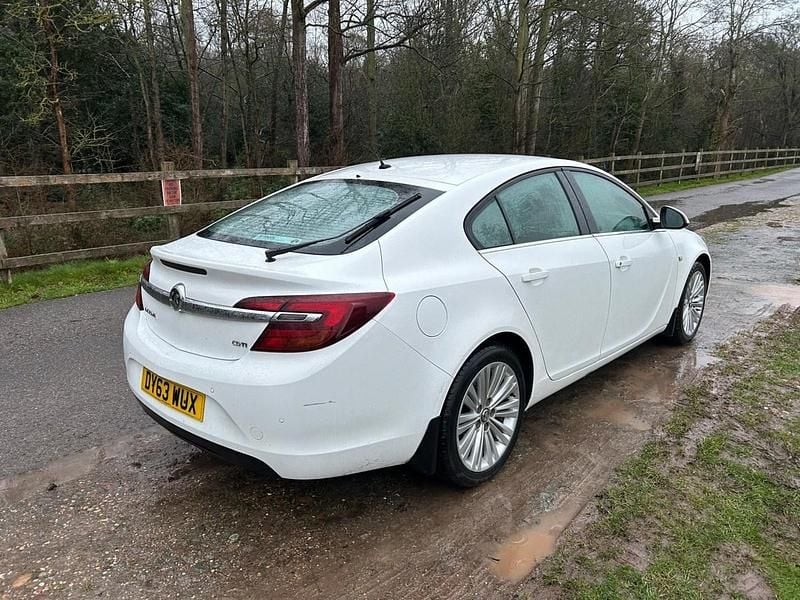 Used Vauxhall Insignia 163 HP (119 kW) 2013 White Hatchback