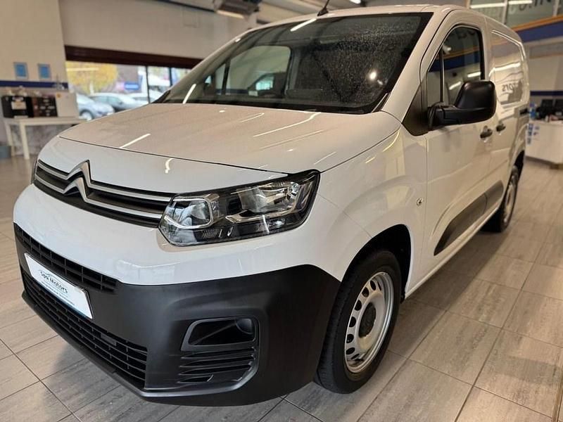 Używany Citroën Berlingo 100 KM (73 kW) 2023 Biały Minivan