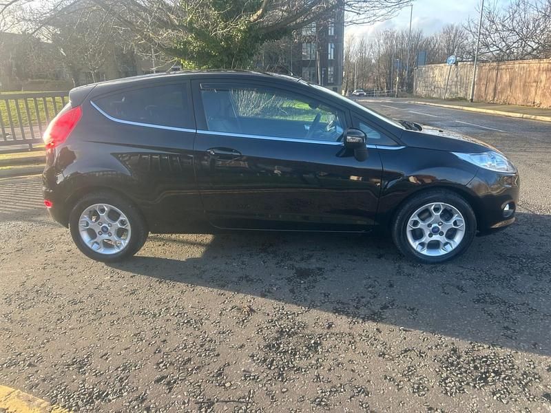 Used Ford Fiesta Zetec 70 HP (51 kW) 2012 Black Hatchback