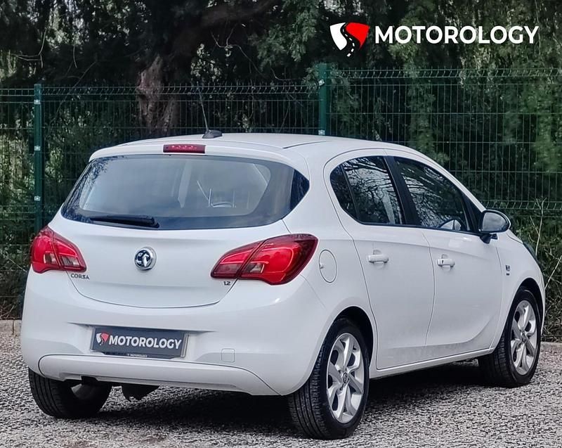 Used Vauxhall Corsa 70 HP (51 kW) 2016 White Hatchback