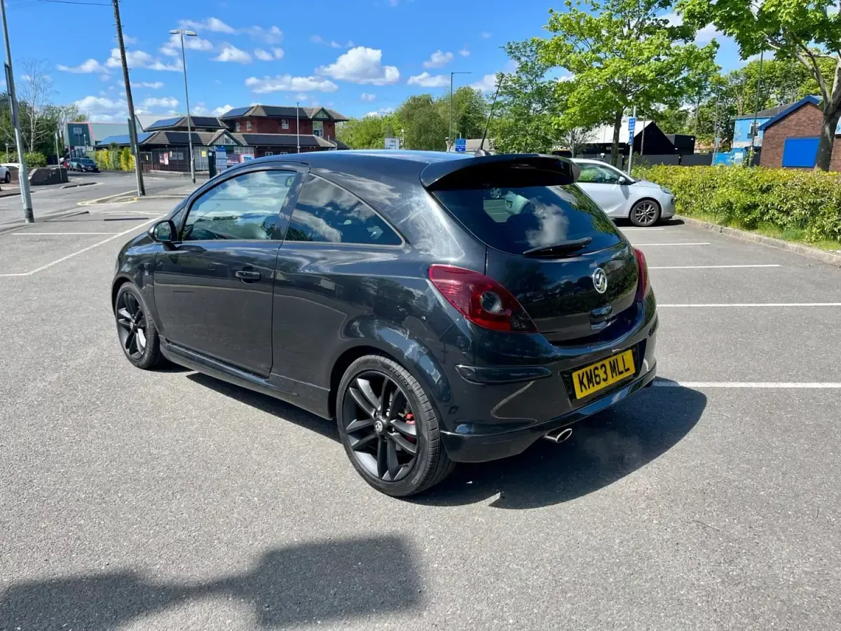 Używany Vauxhall Corsa Edition 2013 Czarny Hatchback