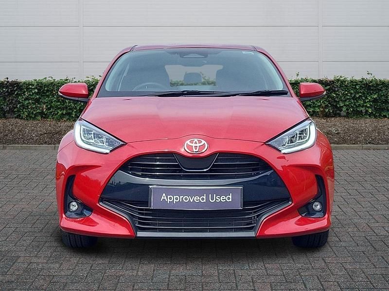 Second-hand Toyota Yaris Hybrid Design 2024 Roșu Hatchback