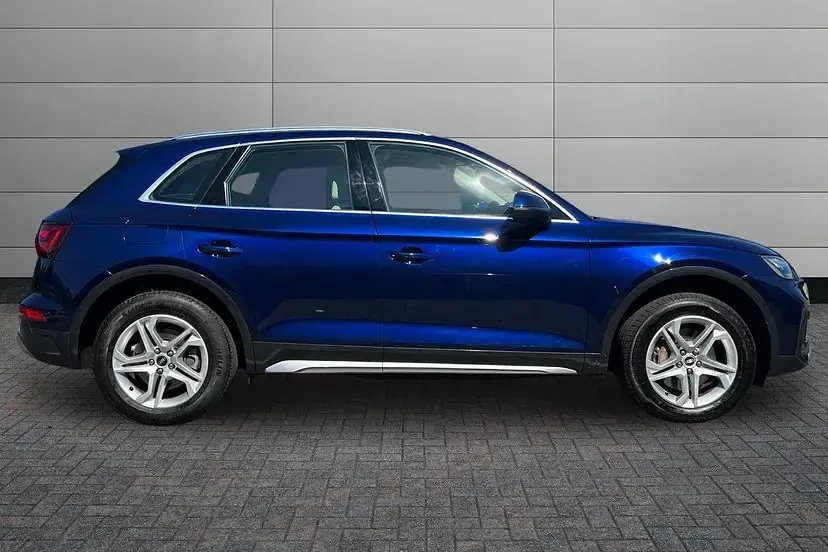 Used Audi Q5 Sport 299 HP (219 kW) 2022 Navarra blue SUV