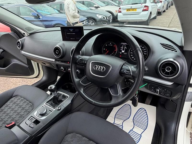 Used Audi A3 Sportback 105 HP (77 kW) 2013 White Hatchback