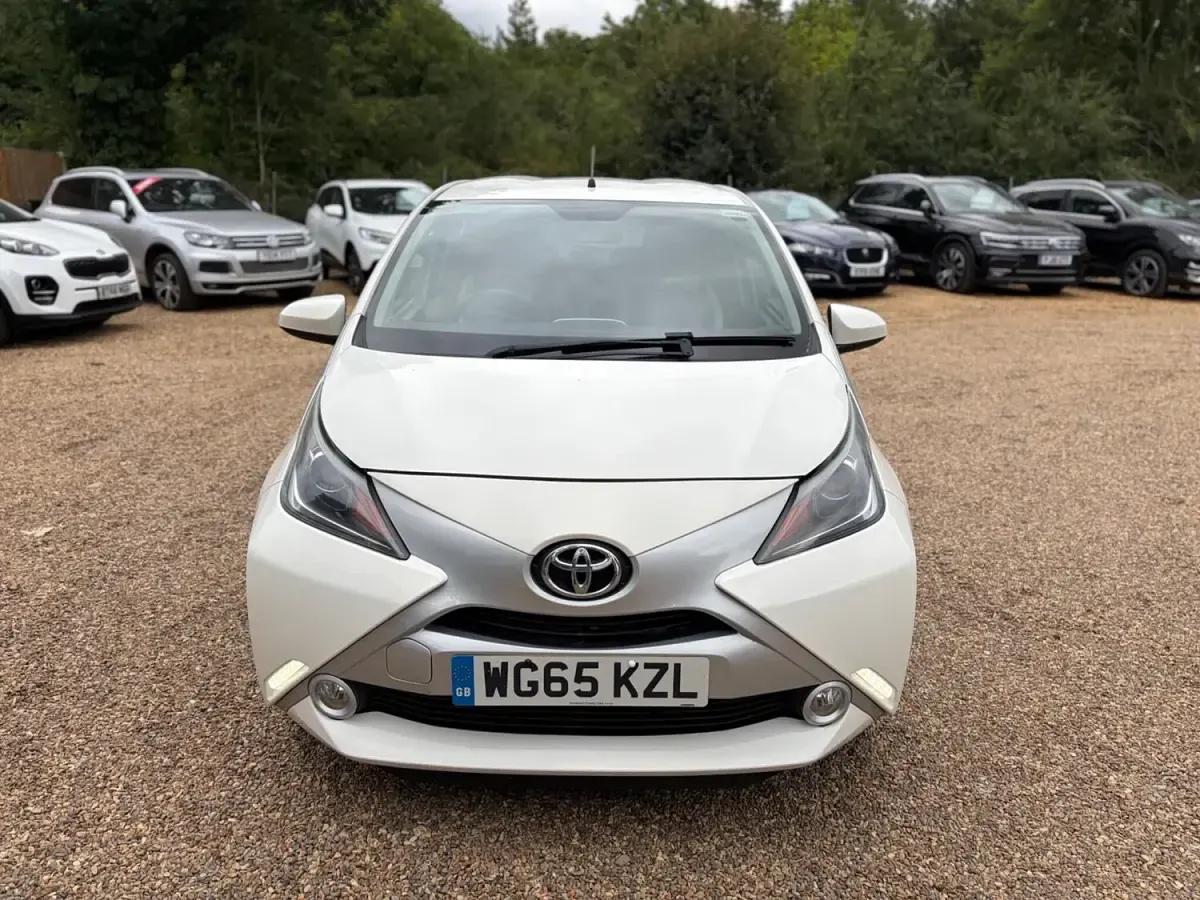 Used Toyota Aygo X-pure 2015 White Hatchback
