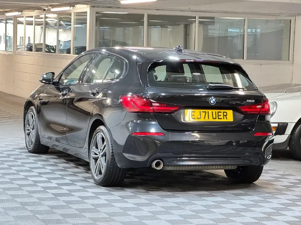 Used BMW 118 Sport Line 2022 Black Hatchback