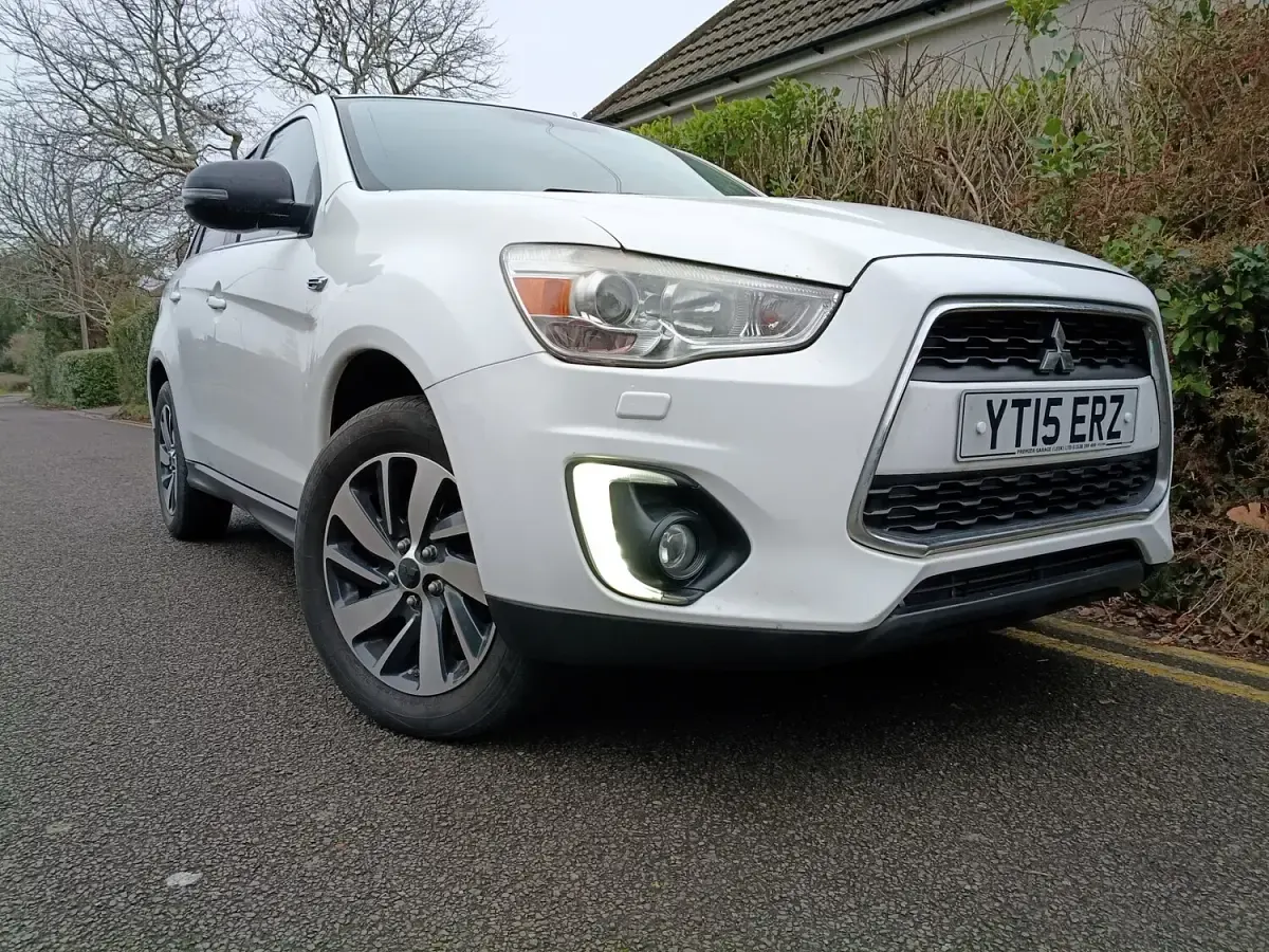 Used Mitsubishi ASX 114 HP (83 kW) 2015 White SUV