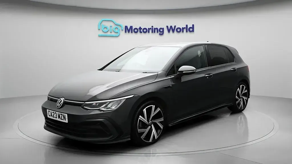 Używany VW Golf VIII R-line 150 KM (110 kW) 2023 Szary Hatchback