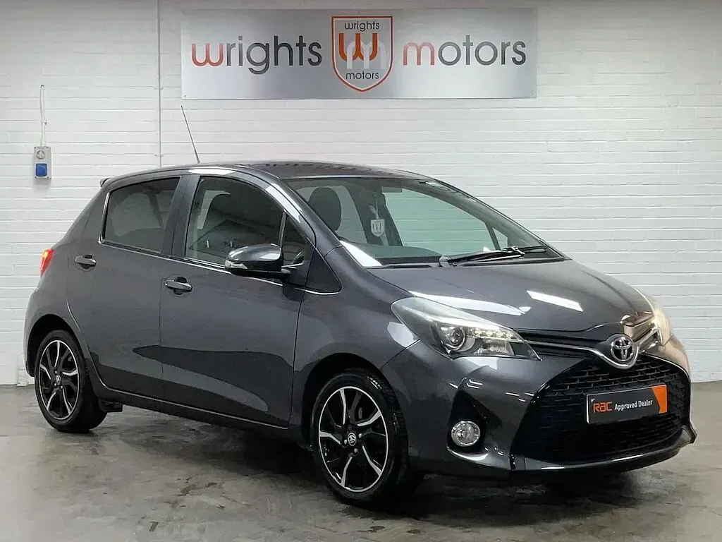 Used Toyota Yaris Sport 99 HP (72 kW) 2015 Grey Hatchback