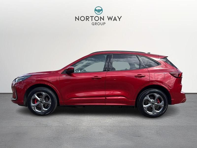 Begagnad Ford Kuga ST-Line 240 HK (176 kW) 2024 Röd SUV