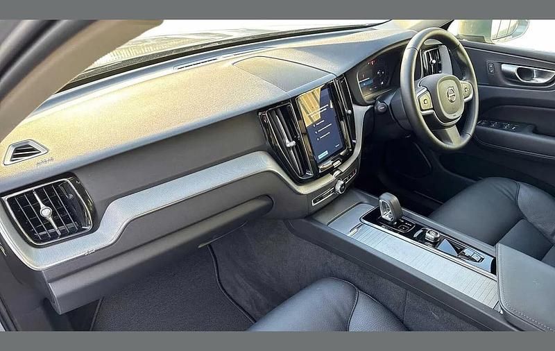 Used Volvo XC60 Core 247 HP (181 kW) 2025 Grey SUV