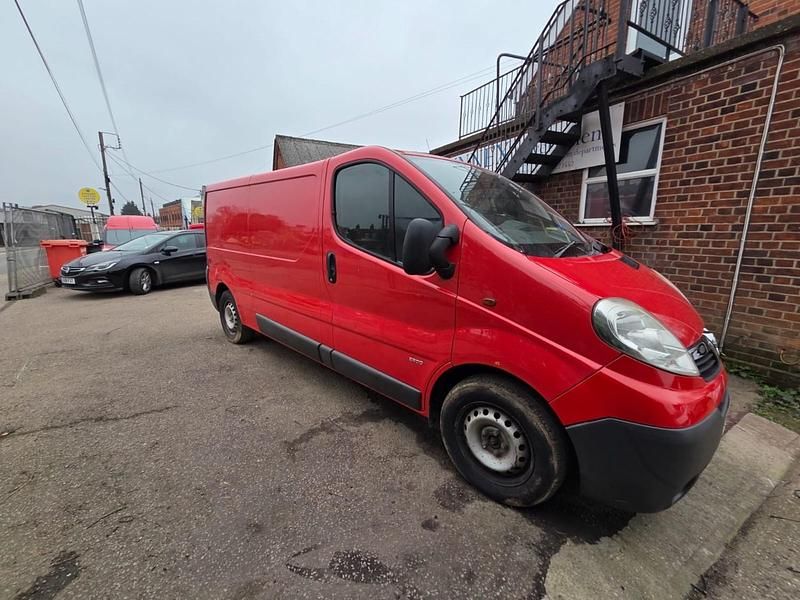 Used Vauxhall Vivaro 90 HP (66 kW) 2013 Red MPV