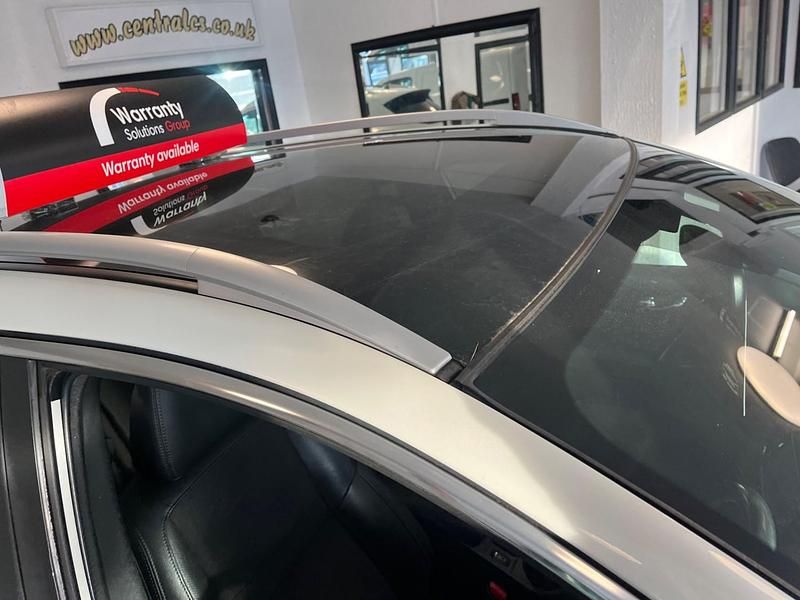 Used Nissan Qashqai N-Vision 115 HP (84 kW) 2017 White SUV