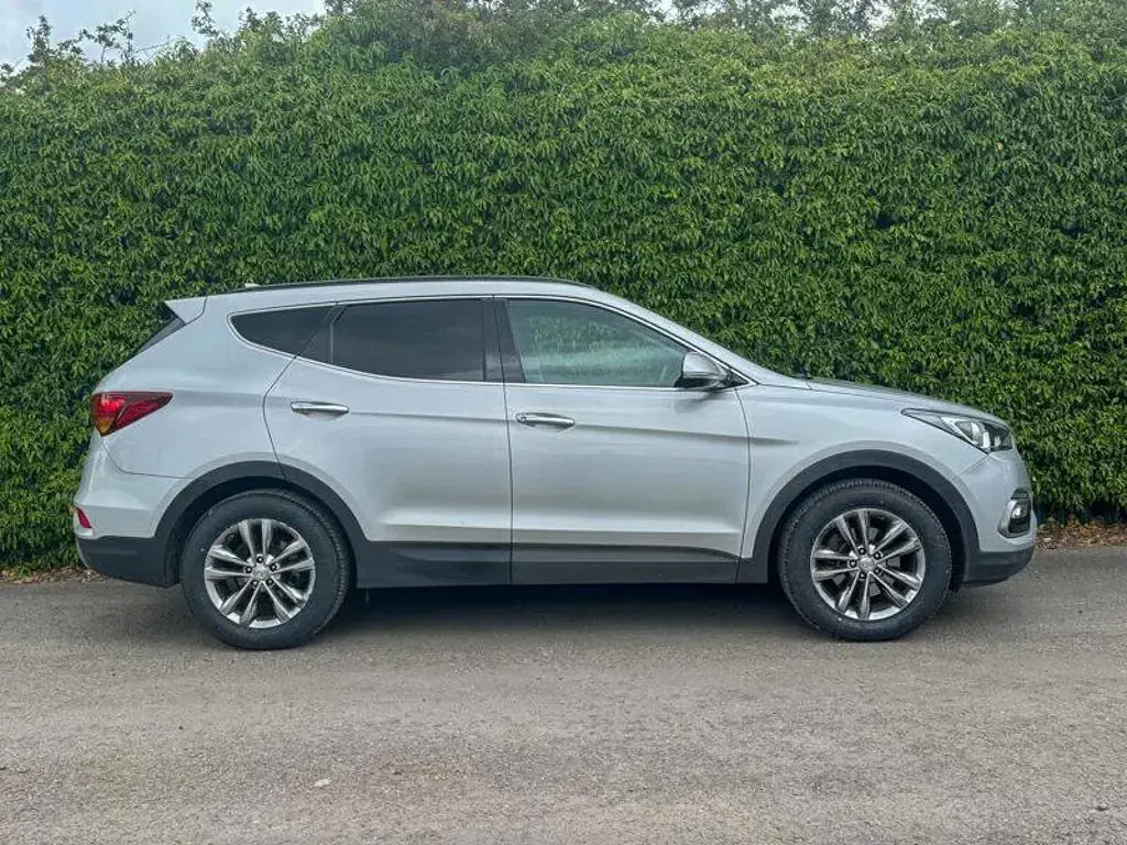 Used Hyundai Santa Fe Premium 200 HP (147 kW) 2018 Silver SUV