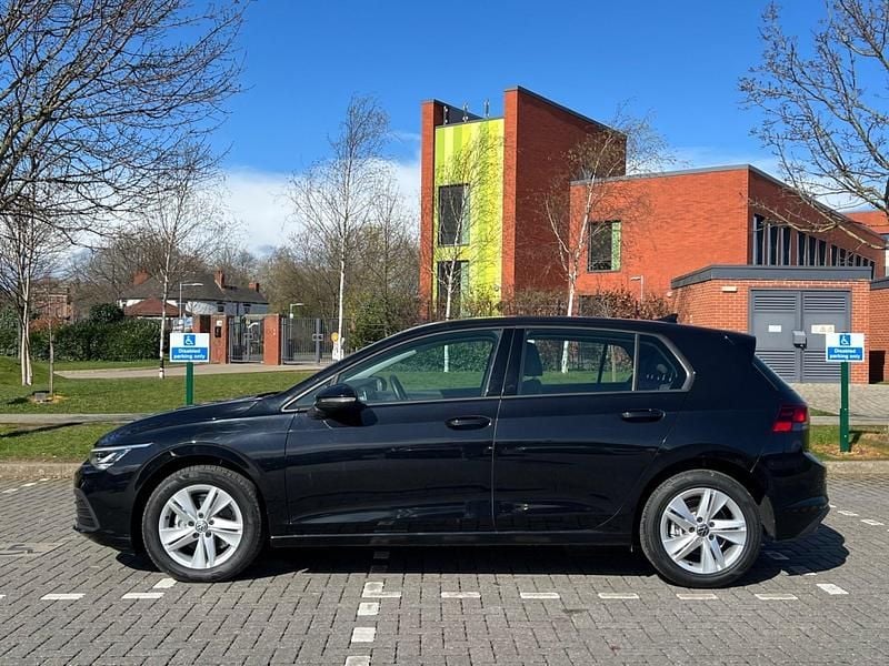Second-hand VW Golf VIII Life 2022 Negru Hatchback