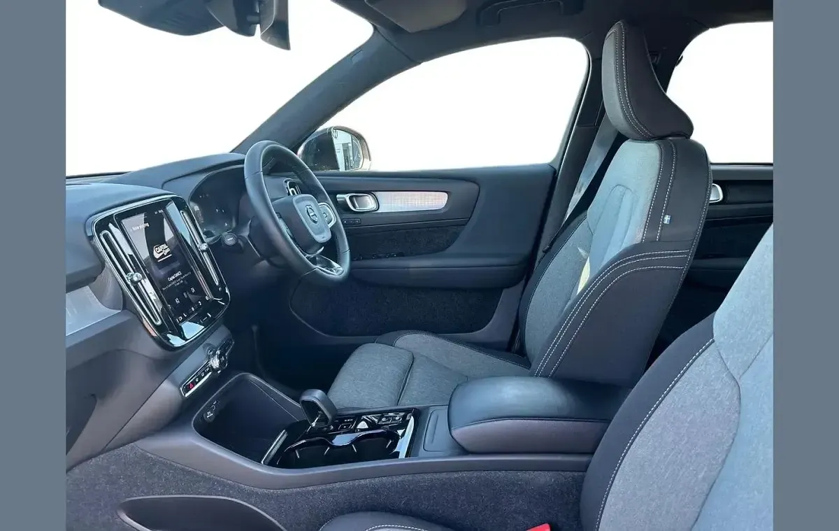 Used Volvo XC40 Plus 161 HP (118 kW) 2023 Grey SUV