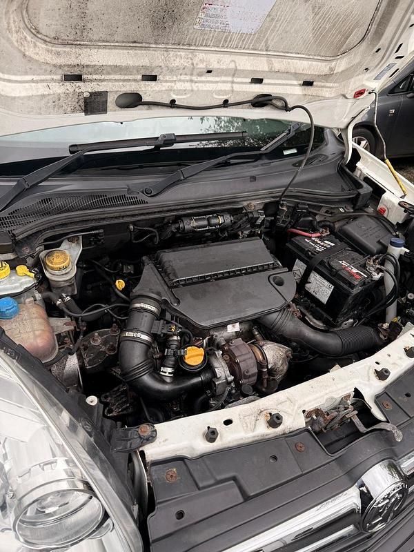 Used Vauxhall Combo 2016 White MPV