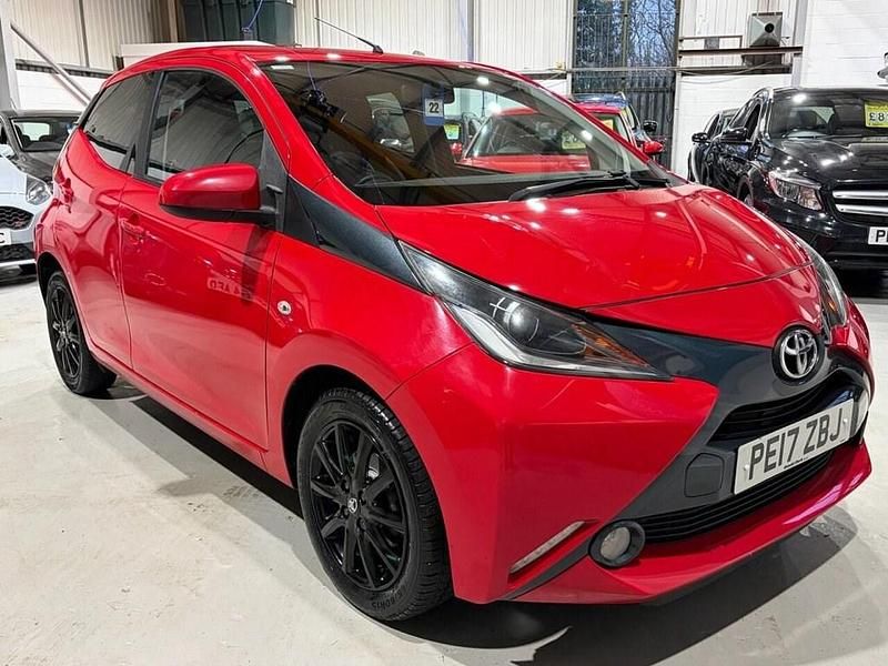 Used Toyota Aygo x-style 68 HP (50 kW) 2017 Red Hatchback
