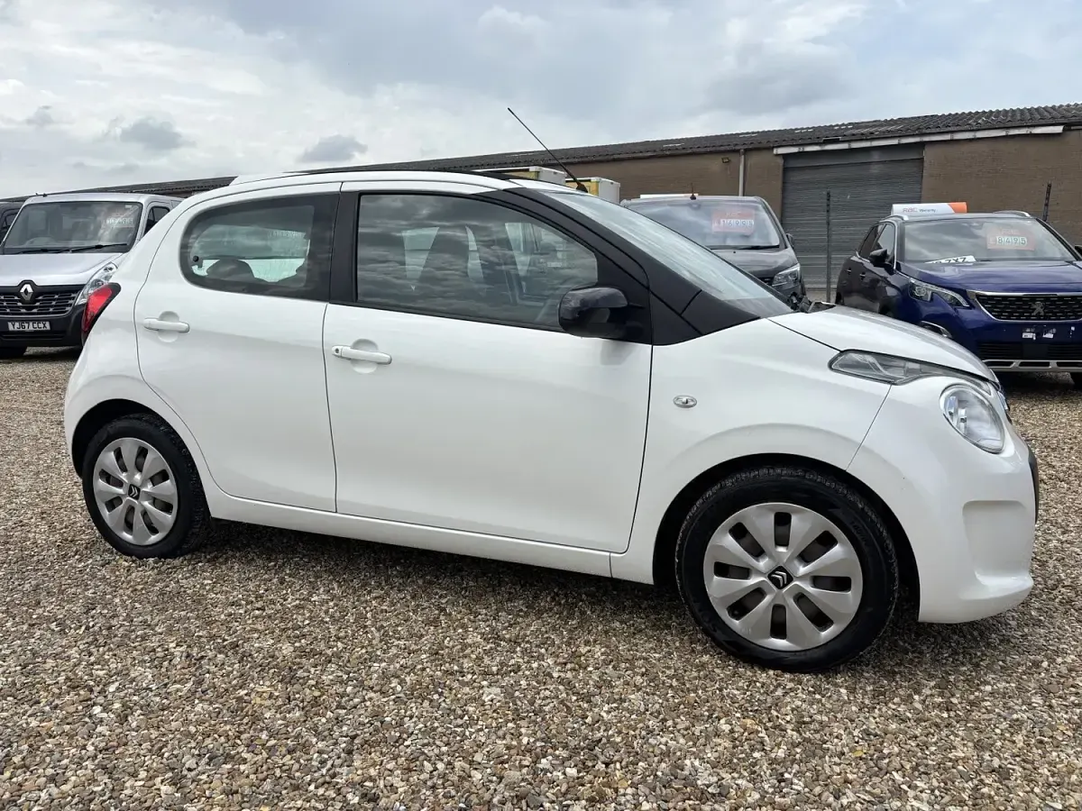 Used Citroën C1 Feel 68 HP (50 kW) 2015 White Hatchback