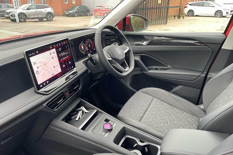 Used VW Tiguan Life 150 HP (110 kW) 2024 Persimmon red SUV