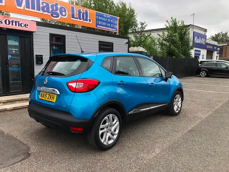 Used Renault Captur Dynamique 90 HP (66 kW) 2015 Blue SUV