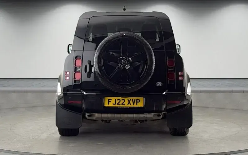Used Land Rover Defender S 400 HP (294 kW) 2022 Santorini black SUV