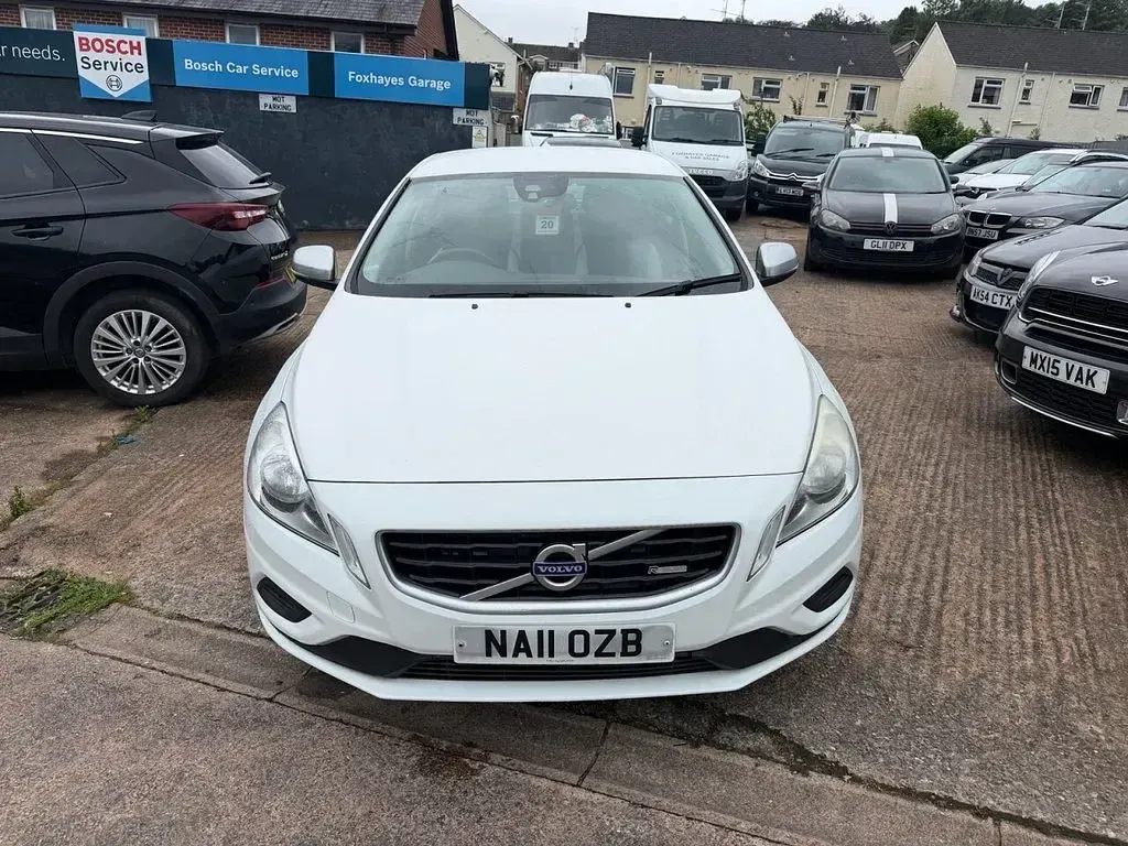 Used Volvo S60 R-Design 163 HP (119 kW) 2011 White Sedan
