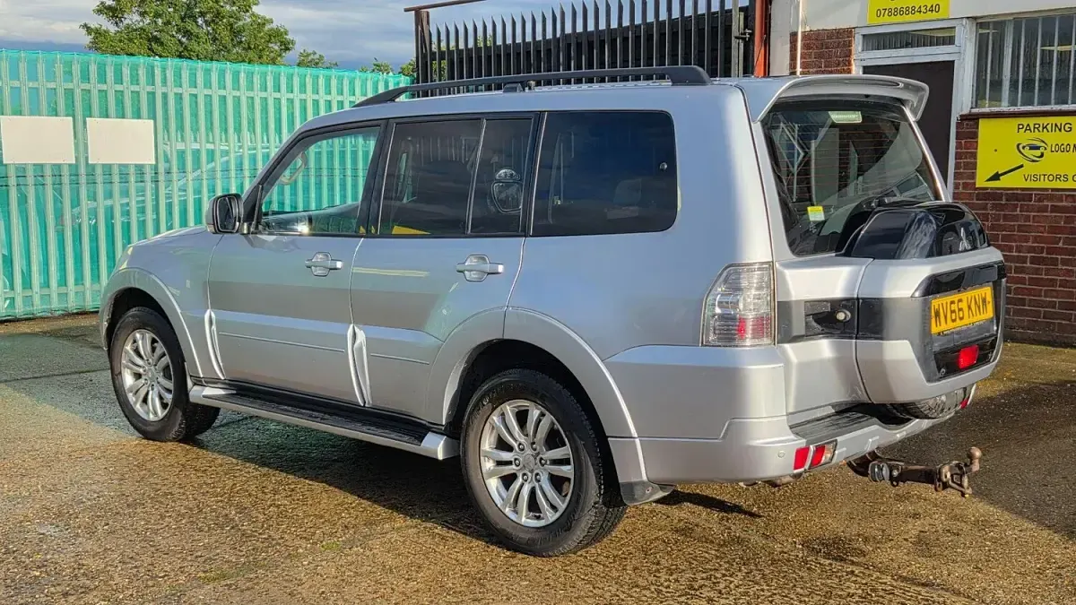 Used Mitsubishi Shogun 187 HP (137 kW) 2017 Silver SUV