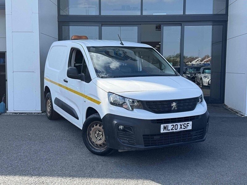 White Used 2020 Peugeot Partner MPV | £6,400 (Good price) - Image 1/3