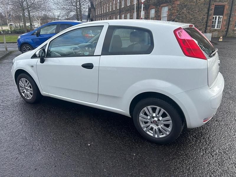 Used Fiat Punto Pop 2015 White Hatchback