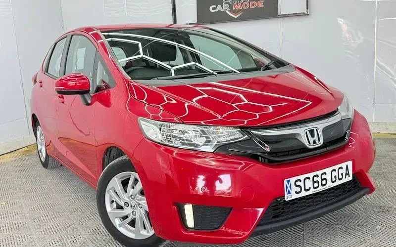 Used Honda Jazz SE 102 HP (75 kW) 2016 Red Hatchback