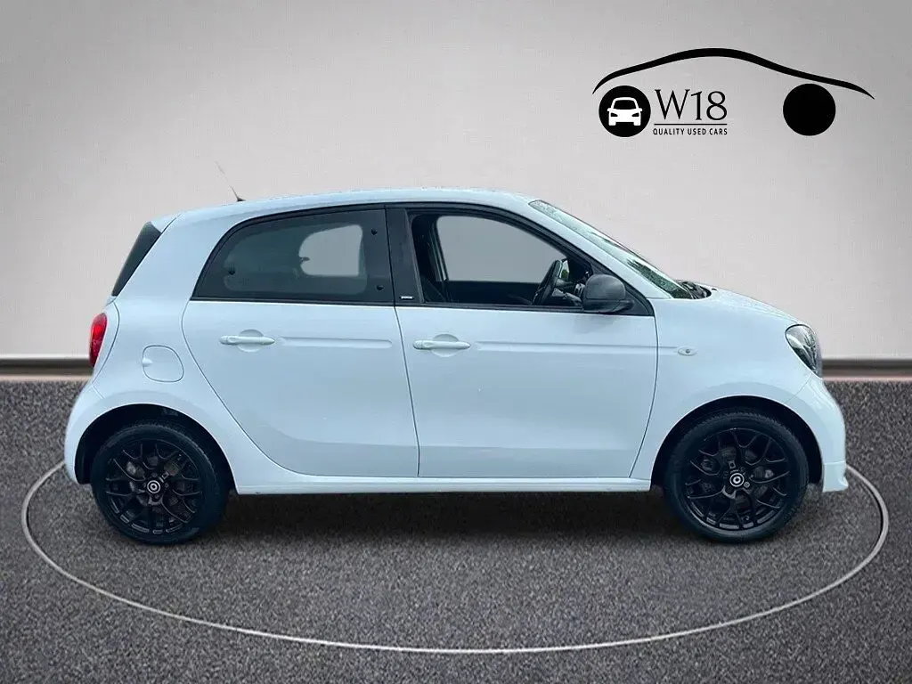 Used Smart ForFour 71 HP (52 kW) 2019 White Hatchback