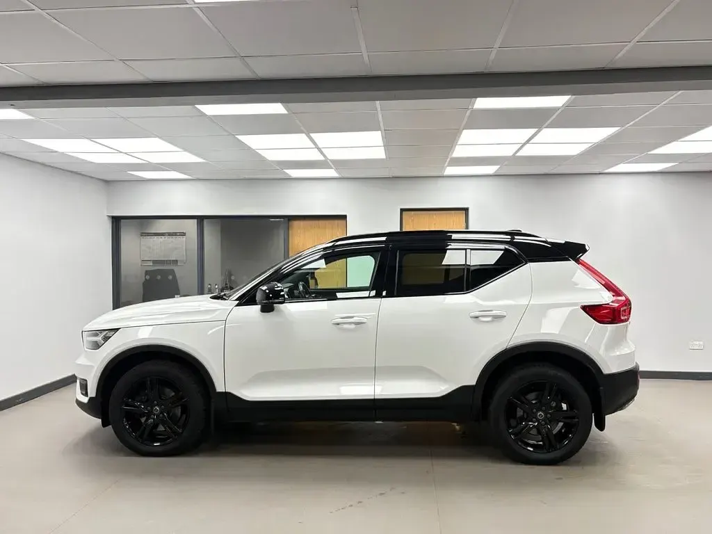 Used Volvo XC40 R-Design 2019 White SUV