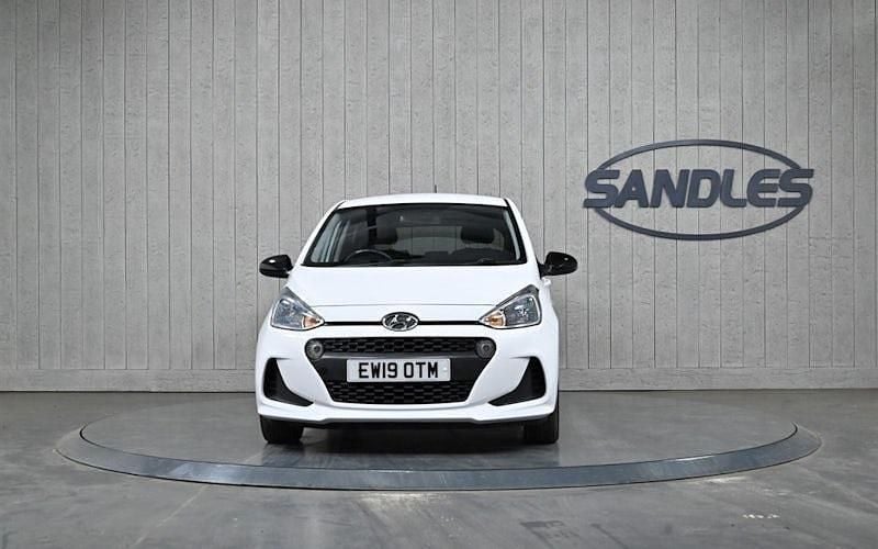 Usado Hyundai i10 67 HP (49 kW) 2019 Branco Citadino