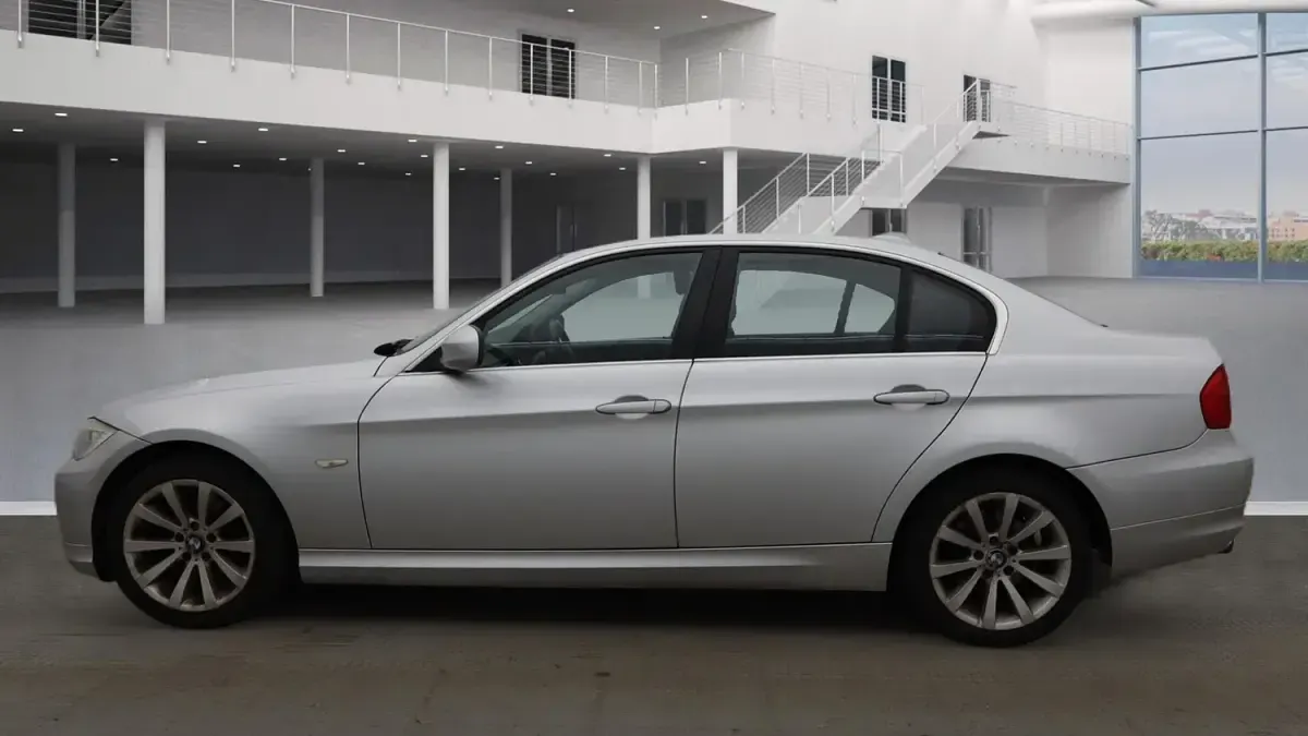 Used BMW 318 Exclusive 2011 Silver Sedan