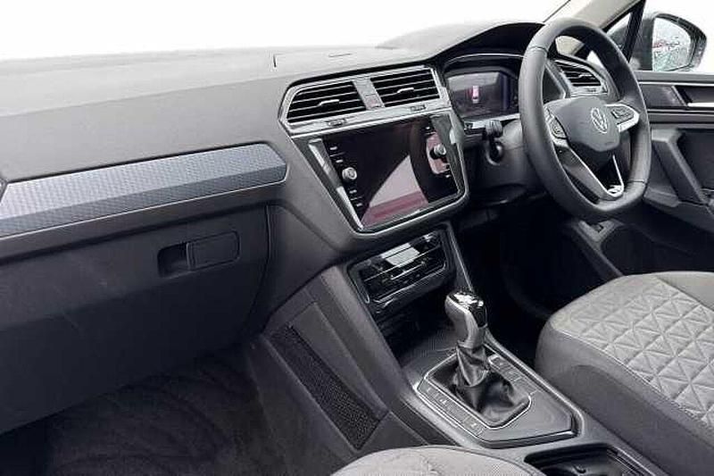 New VW Tiguan Life 245 HP (180 kW) 2025 Grey SUV