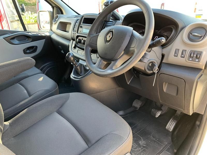 Used Renault Trafic Business 120 HP (88 kW) 2019 White MPV