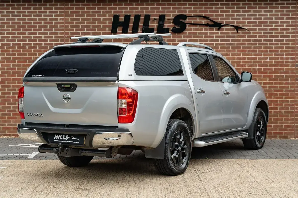 Used Nissan Navara Tekna 190 HP (139 kW) 2017 Silver Pickup
