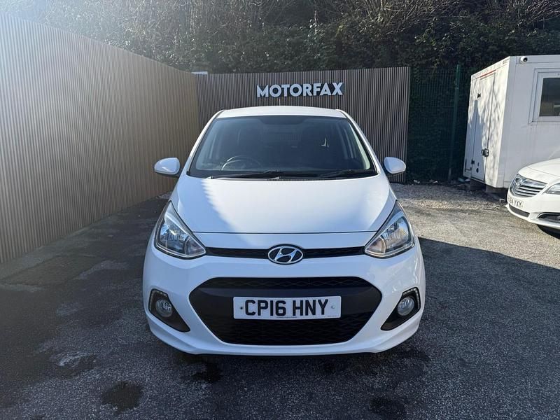 Used Hyundai i10 Edition 67 HP (49 kW) 2016 White Hatchback
