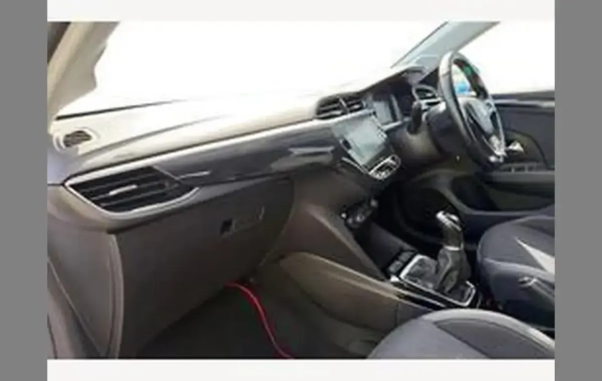 Used Vauxhall Corsa Elite 73 HP (53 kW) 2021 White Hatchback