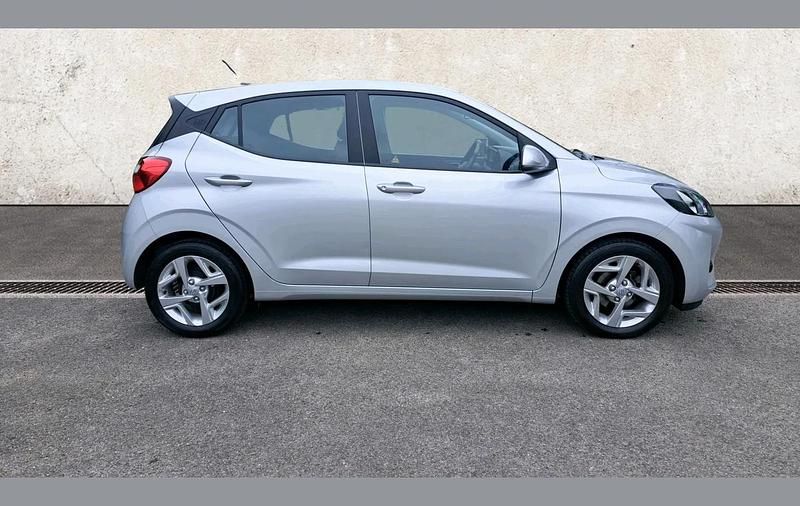 Used Hyundai i10 SE 65 HP (47 kW) 2023 Silver Hatchback