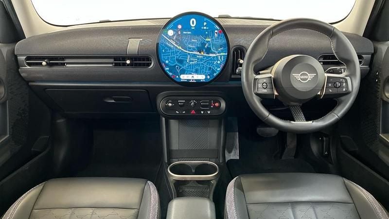 Używany Mini Cooper Hatch 156 KM (114 kW) 2024 Srebrny Hatchback