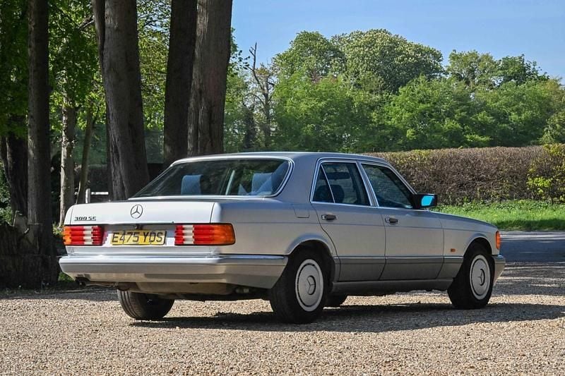 Used Mercedes S300 SE 1988 Silver Sedan