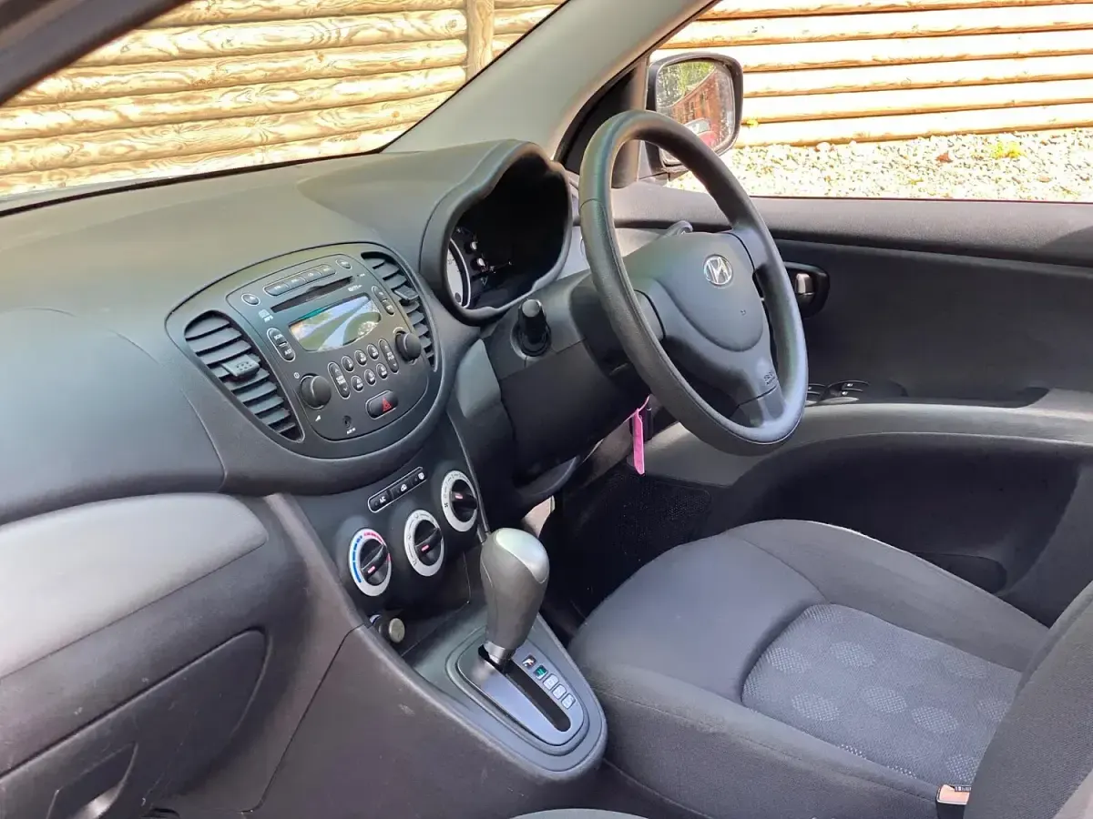 Used Hyundai i10 Comfort 77 HP (56 kW) 2009 Grey Hatchback