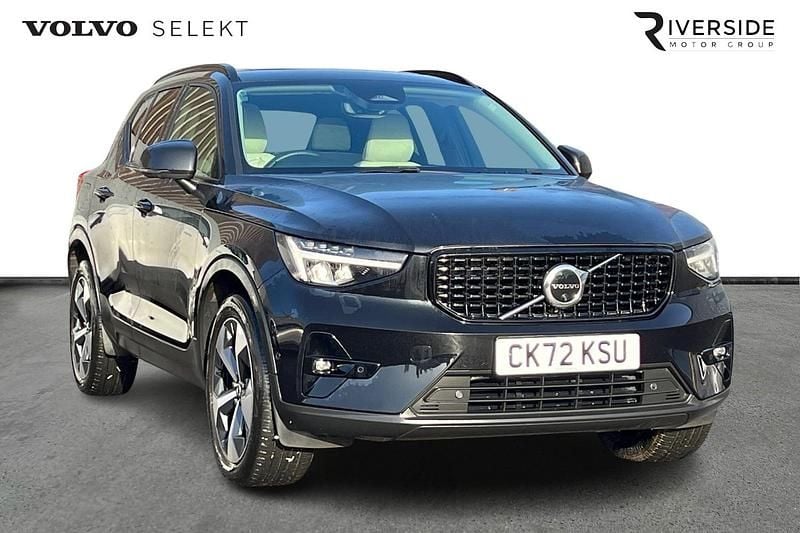 Begagnad Volvo XC40 Ultimate 197 HK (144 kW) 2022 Svart SUV