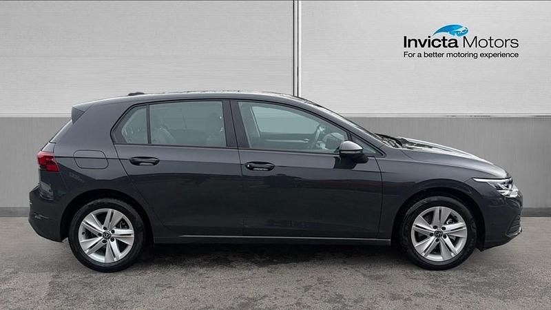 Used VW Golf VIII Life 150 HP (110 kW) 2022 Urano grey Hatchback