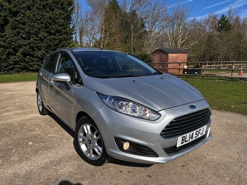 Silver Used 2014 Ford Fiesta Zetec Hatchback | £6,995 (Fair price) - Image 1/4